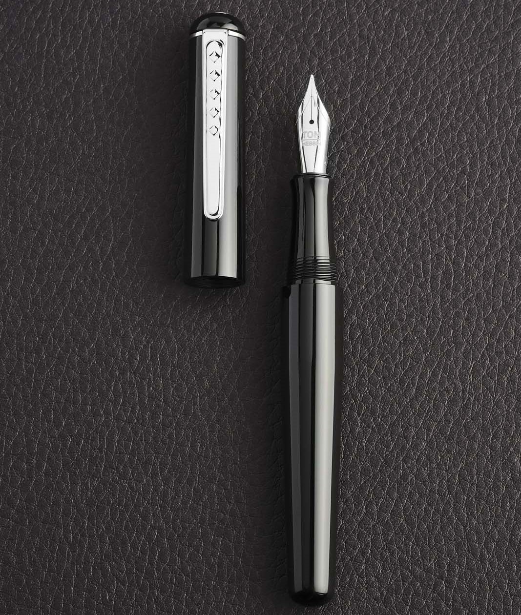 Birmingham Noir Fountain Pen Black on textured leather background