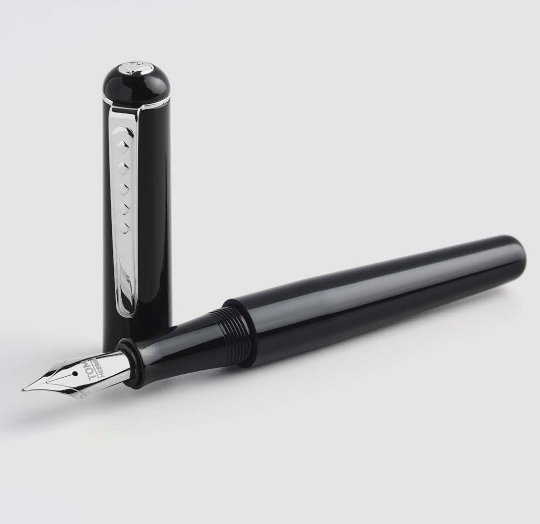 Birmingham Noir Fountain Pen Black Uncapped at an angle